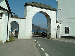 Archway from Inveraray town