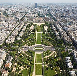 Champ de Mars at 7th arrondissement of Paris, by Diliff (edited by Fir0002)