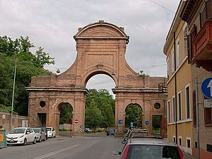 Arch after 2012 earthquake, without spires