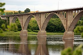 Le pont Hugh-John-Fleming.