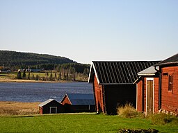 På andra sidan sjön Kuivajärvi finns Västra Kuivakangas, även kallad Poikkijärvi.