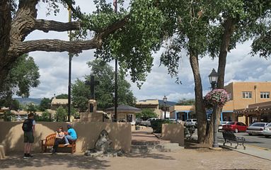 Taos Plaza, with shops, galleries and restaurants[23]