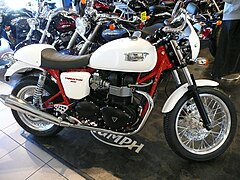 La Triumph Thruxton 900 cm3.