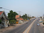 Eingang zum Wat Ratchaburana, rechts die Naresuan-Brücke, weiter rechts geht es zum Wat Phra Sri Rattana Mahathat