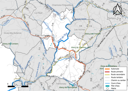 Carte en couleur présentant le réseau hydrographique de la commune