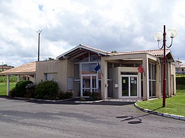 The town hall in Cardan