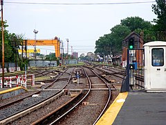 Panorama de las vías con vista hacia Morón