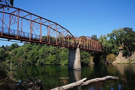 Puente Fair Oaks (1907-1909) sobre el río de los Americanos, en Fair Oaks (CA)