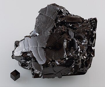 Glassy carbon, by Alchemist-hp