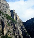 Preikestolen sedd från Lysefjorden