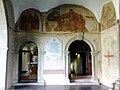 Pronao della basilica antica del santuario: a destra l'ingresso al romitorio del santo ed al chiostro, a sinistra la cella del beato Nicola