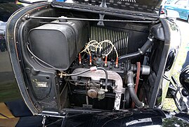 Moteur C4 G camionnette 4cyl. 1767 cm3 réservoir dans le compartiment.