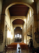 Nef romane de la collégiale Sainte-Gertrude de Nivelles (Brabant wallon, Belgique, XIe-XIIIe siècle)