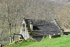 Grange rénovée près d'Ercé (Ariège).