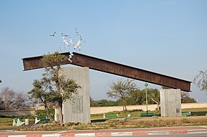 אנדרטה לנרצחים בפיגוע בנמל אשדוד