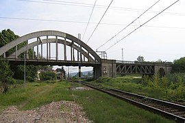 L'ex viadotto autostradale (in parte demolito il 2 agosto 2020)