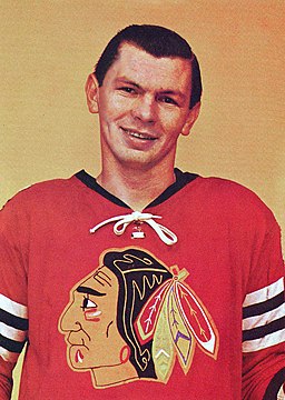 Stan Mikita, jedini osvajač trofeja Lady Byng, Arta Rossa i Davida Harta u istoj sezoni (dvaput zaredom: 1966./67. i 1967./68.).