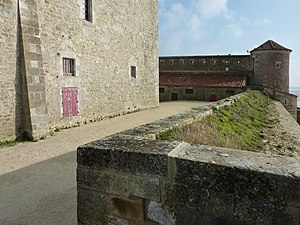 Cour et rempart du sémaphore.