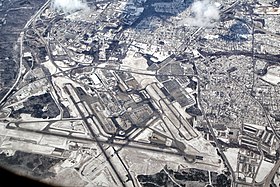 Vue aérienne de l'aéroport en février 2007.