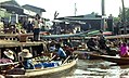 Commerce le long d'un khlong à Bangkok en 1976