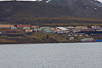 Barentsburg från fjorden