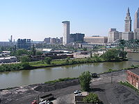 Le downtown de Cleveland et la rivière Cuyahoga.