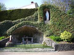 Grotte érigée en ex-voto.