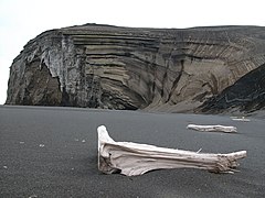 Uma praia da ilha Jan Mayen.