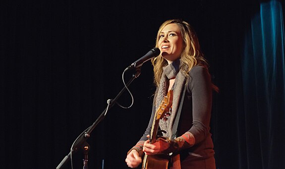 Katie Cole at Lestats West, San Diego, 10 November 2012 (8189369819).jpg