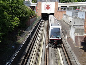 L'entrée d'un VAL 208 en station Triolo.