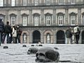 Uma exposição artística na Piazza del Plebiscito