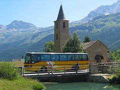 Un car postal Setra S 215 UL à Sils/Segl.