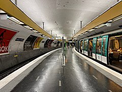 Quais de la ligne 5.