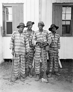 Chain gang, by the Detroit Publishing Company (restored by Scewing)