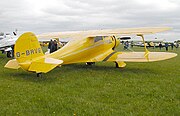 Beechcraft Staggerwing, biplan à décalage négatif.