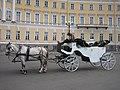 Calèche sur la Place du Palais d'Hiver