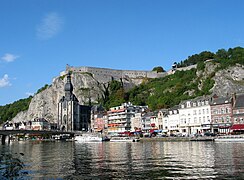 La collégiale et la citadelle.