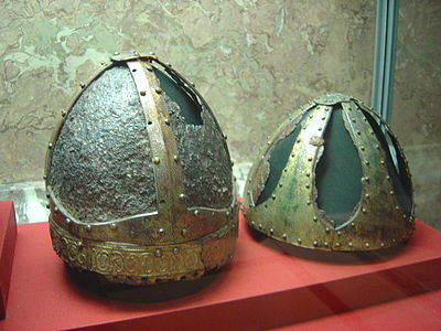 Spangenhelm.