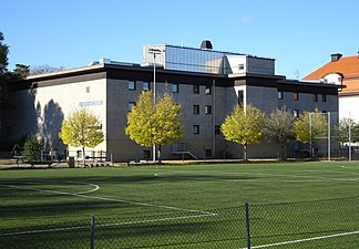 Hersbyhallen och bollplaner.