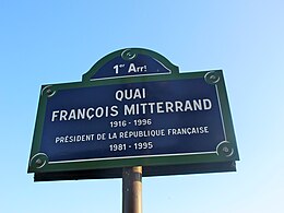 Une plaque de localisation du quai.