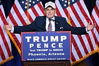 Rudy Giuliani em 2016 fazendo campanha para Donald Trump]]