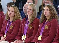 Swetlana Romaschina (Mitte), die beiden Olympiasiegerinnen