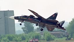 Su-47 Moscow Air Showssa vuonna 2001.