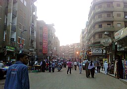 يعد شارع سعد زغلول أهم الشوارع التجارية بالمدينة.[51]