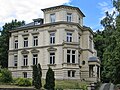 Villa Jäger mit Nebengebäude, Garten und Einfriedung