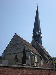 L'église et le monument aux morts.