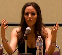 Anna Silk interprète Bo Dennis.