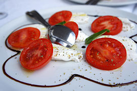 Con l'insalata caprese