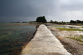 Digue du moulin à marée de l'île d'Arz.