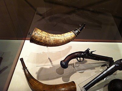 powder horn and gun in the Concord Museum